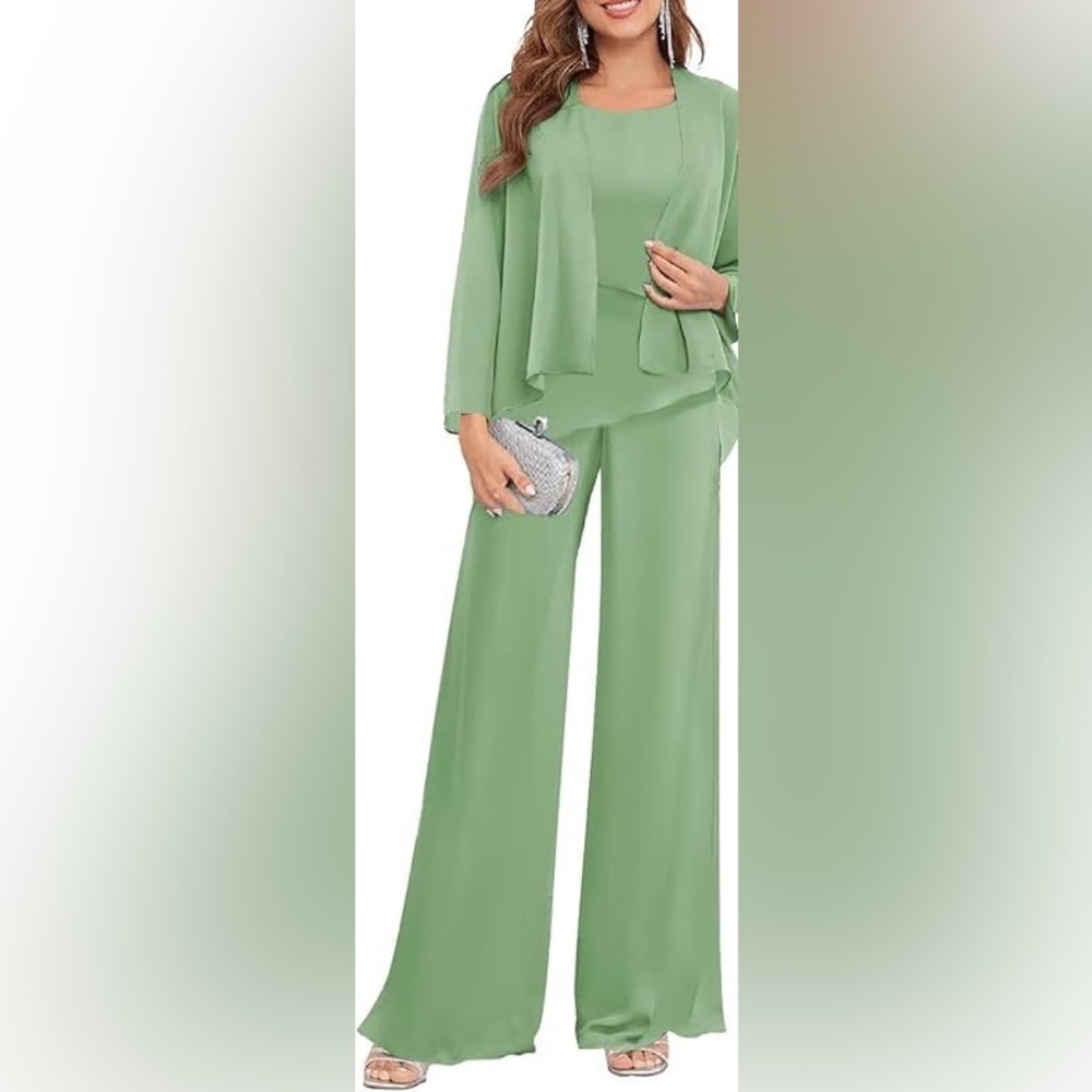 Chic Women's Green Pantsuit  Wedding guest or special occasion.